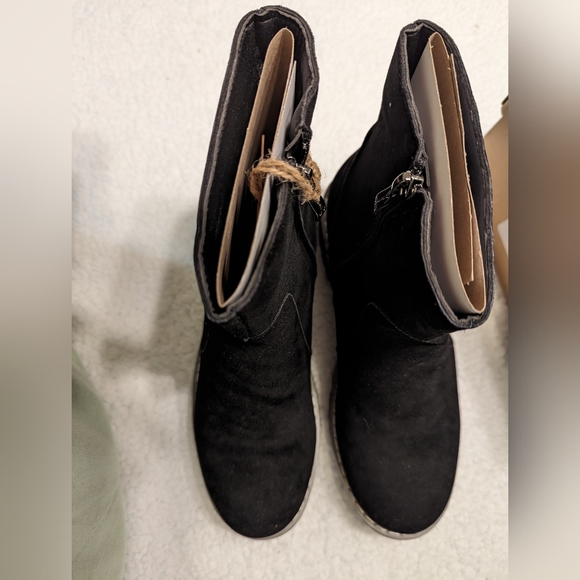 Seven7 Bestie ankle suede boot in black side zipper.  BRAND NEW NWT size 7 - Picture 5 of 6